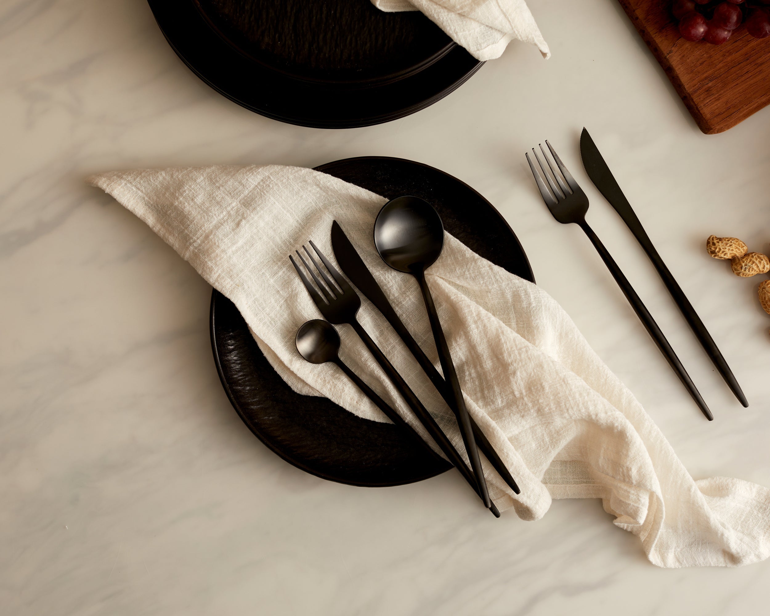 Enigma Black Porcelain Round Starter Plate-2