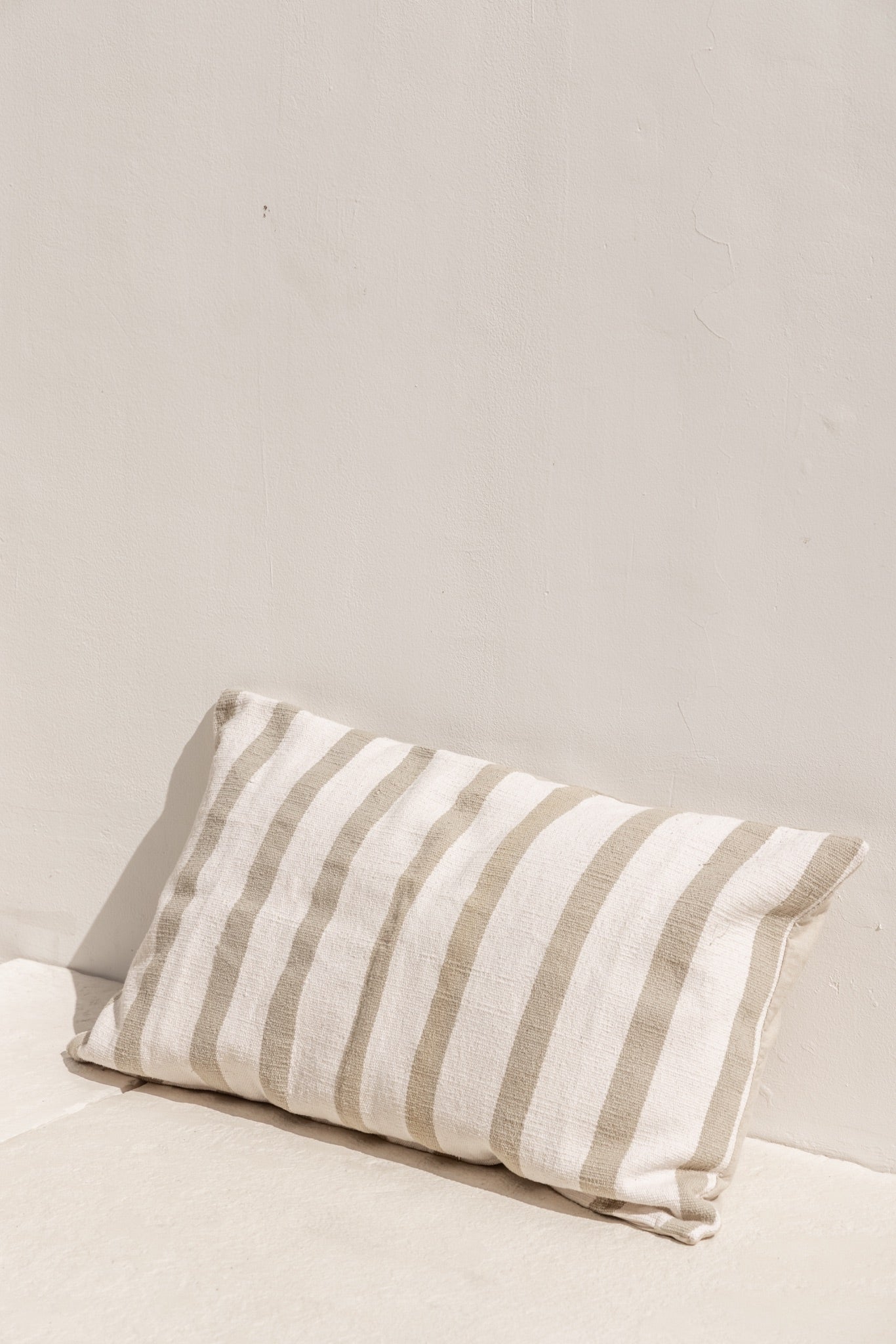 Daun Oversize Cushion Cover
